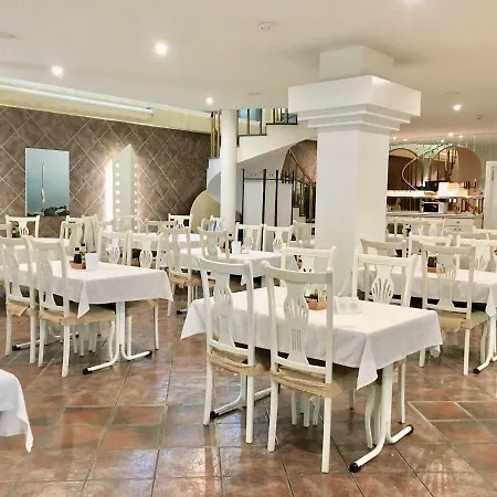 拉雷多别墅酒店 3*